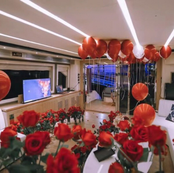 上海浦江游览游艇游轮租赁求婚宴结婚宴纯鲜花布置